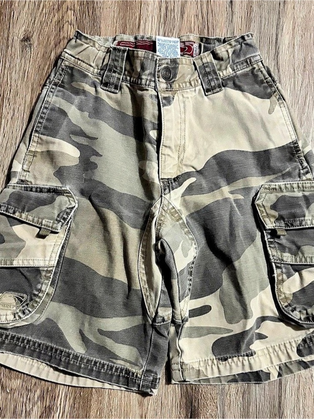 Old Navy - Camo Cargo Shorts -
Size - 6 Slim